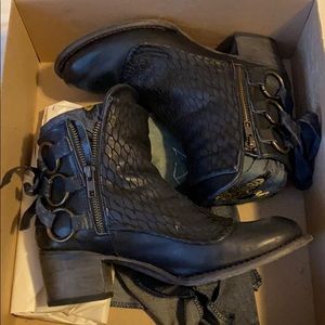 Freebird by Steven Cheri Blue 9